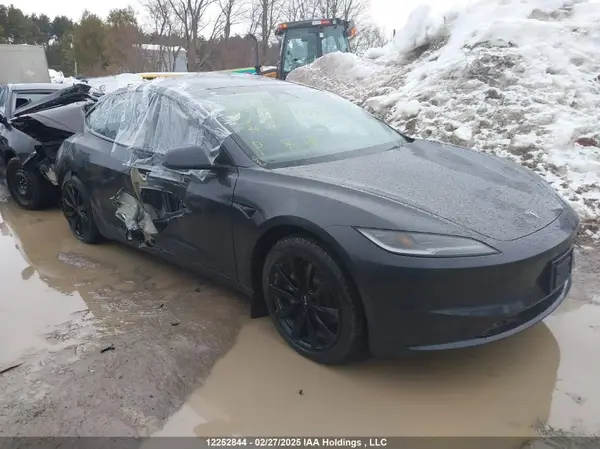 5YJ3E1EB1SF885344 2025 TESLA MODEL 3 - Image 1
