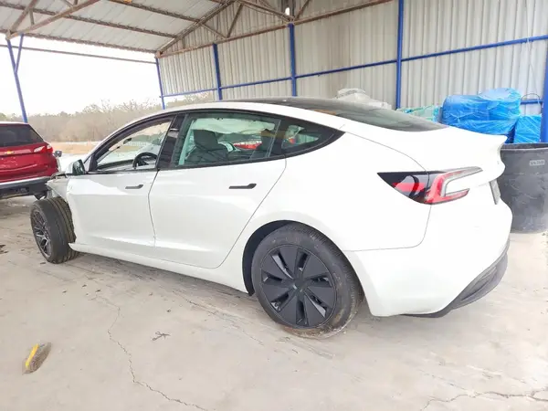5YJ3E1EB1SF896036 2025 TESLA MODEL 3 - Image 2