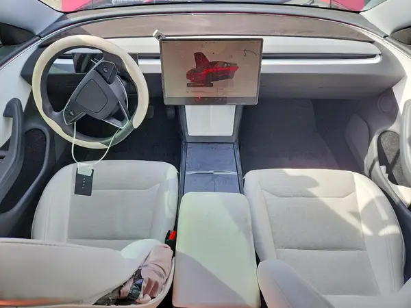 5YJ3E1EB1SF923641 2025 TESLA MODEL 3 - Image 8