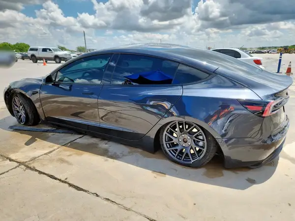 5YJ3E1EB1SF928032 2025 TESLA MODEL 3 - Image 2