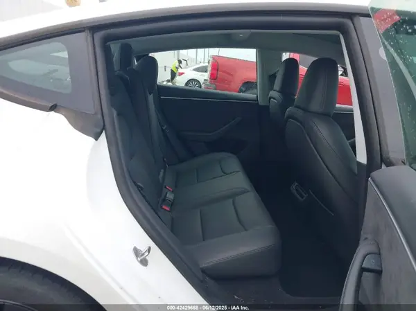 5YJ3E1EB1SF932212 2025 TESLA MODEL 3 - Image 8