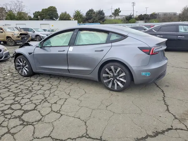 5YJ3E1EB1SF934543 2025 TESLA MODEL 3 - Image 2