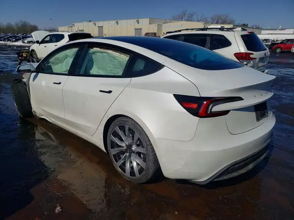 5YJ3E1EB1SF938284 2025 TESLA MODEL 3 - Image 2