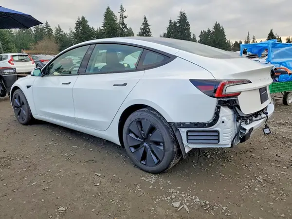 5YJ3E1EB1SF938513 2025 TESLA MODEL 3 - Image 2