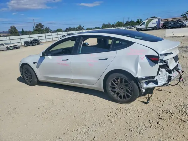 5YJ3E1EB1SF960608 2025 TESLA MODEL 3 - Image 2