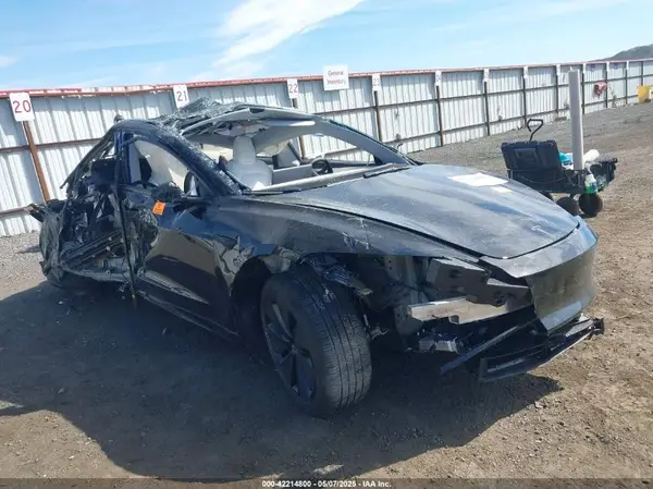 5YJ3E1EB1SF982253 2025 TESLA MODEL 3 - Image 1