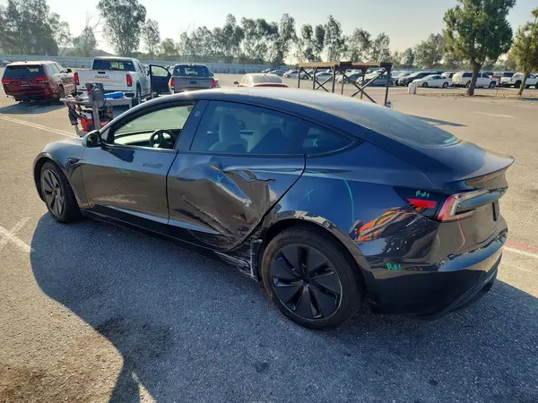 5YJ3E1EB1SF987811 2025 TESLA MODEL 3 - Image 2