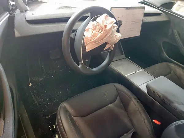 5YJ3E1EB1SF996041 2025 TESLA MODEL 3 - Image 8
