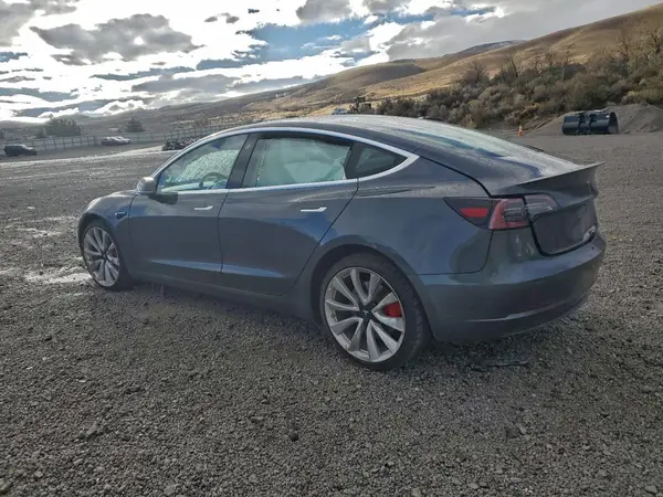 5YJ3E1EB2JF056264 2018 TESLA MODEL 3 - Image 2