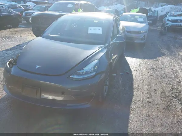 5YJ3E1EB2JF066518 2018 TESLA MODEL 3 - Image 2