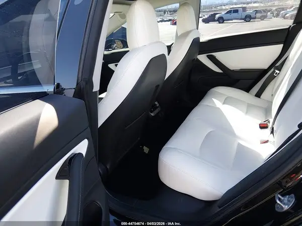 5YJ3E1EB2JF078698 2018 TESLA MODEL 3 - Image 8