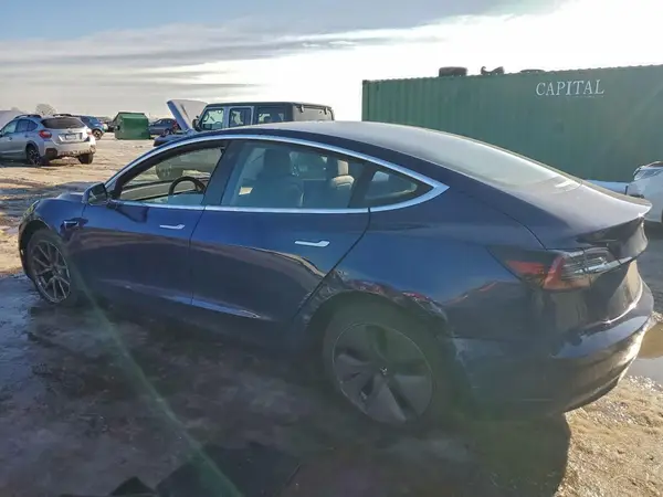 5YJ3E1EB2JF090186 2018 TESLA MODEL 3 - Image 2