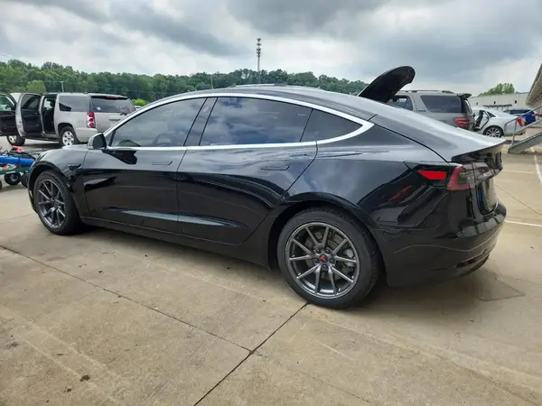 5YJ3E1EB2JF099289 2018 TESLA MODEL 3 - Image 2