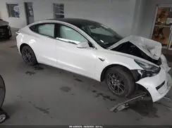 5YJ3E1EB2JF100120 2018 TESLA MODEL 3