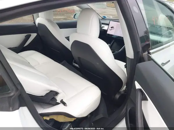 5YJ3E1EB2JF112221 2018 TESLA MODEL 3 - Image 8