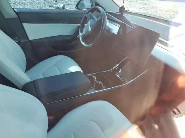 5YJ3E1EB2JF112980 2018 TESLA MODEL 3 - Image 8