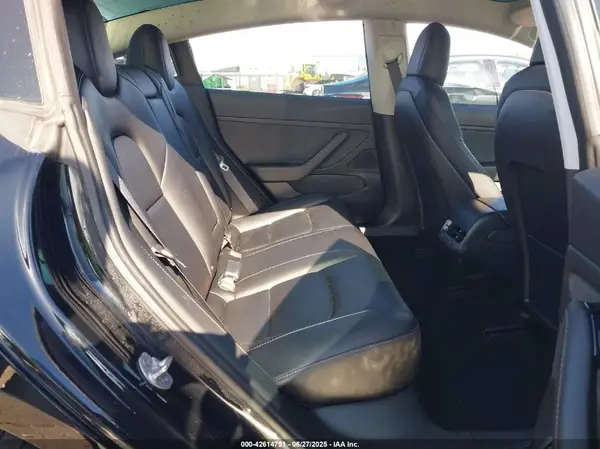 5YJ3E1EB2JF118956 2018 TESLA MODEL 3 - Image 8