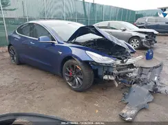 5YJ3E1EB2JF180275 2018 TESLA MODEL 3