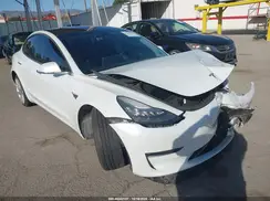 5YJ3E1EB2JF185752 2018 TESLA MODEL 3