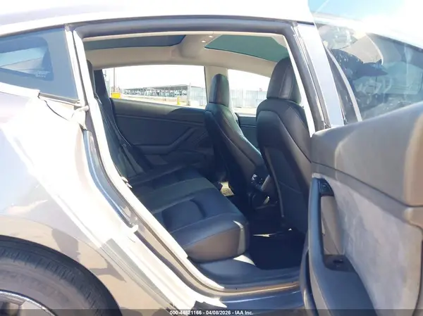 5YJ3E1EB2KF144815 2019 TESLA MODEL 3 - Image 8