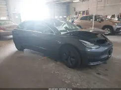 5YJ3E1EB2KF385922 2019 TESLA MODEL 3