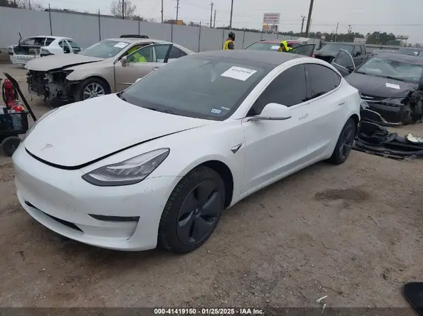 5YJ3E1EB2KF388108 2019 TESLA MODEL 3 - Image 2