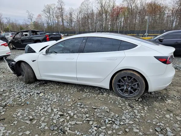 5YJ3E1EB2KF494008 2019 TESLA MODEL 3 - Image 2