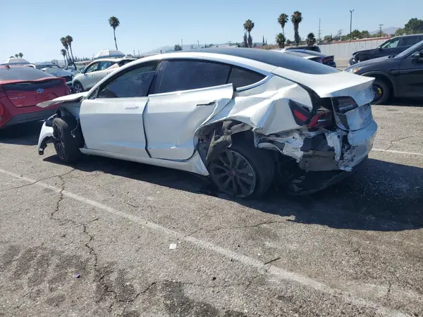 5YJ3E1EB2LF628825 2020 TESLA MODEL 3 - Image 2