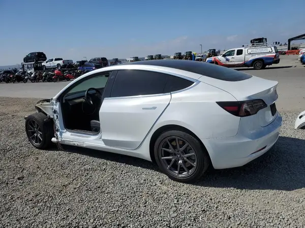 5YJ3E1EB2LF650467 2020 TESLA MODEL 3 - Image 2