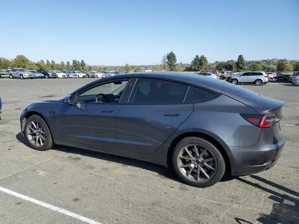 5YJ3E1EB2MF019428 2021 TESLA MODEL 3 - Image 2