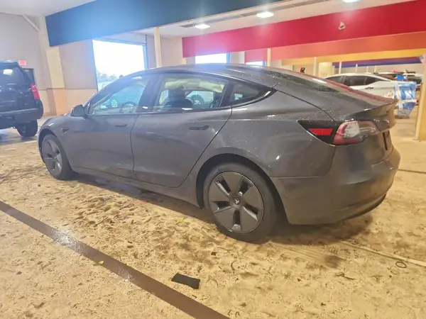 5YJ3E1EB2MF051473 2021 TESLA MODEL 3 - Image 2