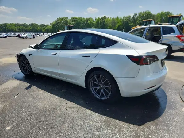 5YJ3E1EB2MF852887 2021 TESLA MODEL 3 - Image 2