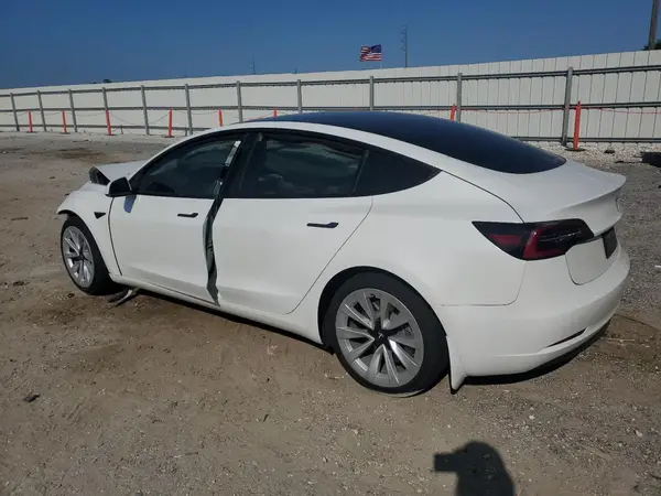 5YJ3E1EB2MF860536 2021 TESLA MODEL 3 - Image 2