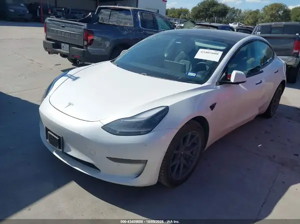 5YJ3E1EB2MF872377 2021 TESLA MODEL 3 - Image 2