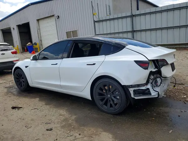 5YJ3E1EB2MF879586 2021 TESLA MODEL 3 - Image 2