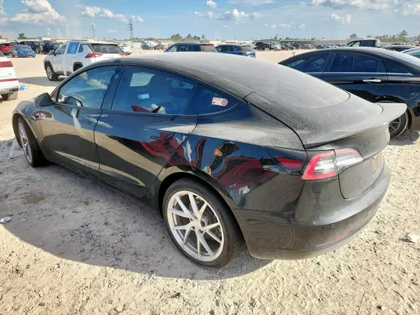 5YJ3E1EB2MF903403 2021 TESLA MODEL 3 - Image 2