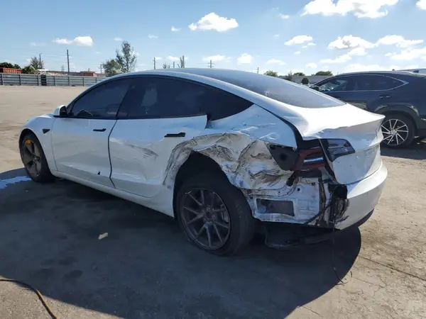 5YJ3E1EB2MF919231 2021 TESLA MODEL 3 - Image 2