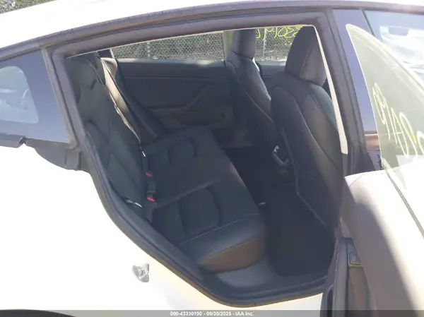5YJ3E1EB2MF925854 2021 TESLA MODEL 3 - Image 8