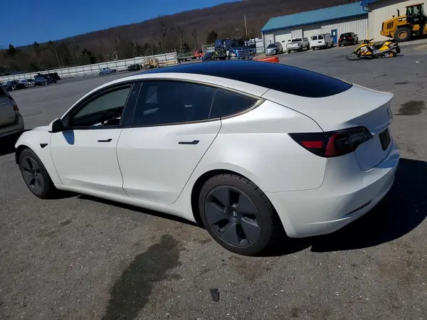 5YJ3E1EB2MF961060 2021 TESLA MODEL 3 - Image 2
