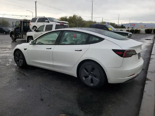 5YJ3E1EB2NF111186 2022 TESLA MODEL 3 - Image 2