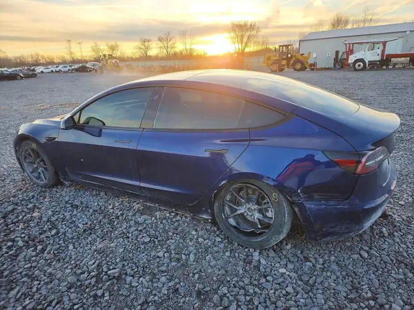 5YJ3E1EB2NF113584 2022 TESLA MODEL 3 - Image 2