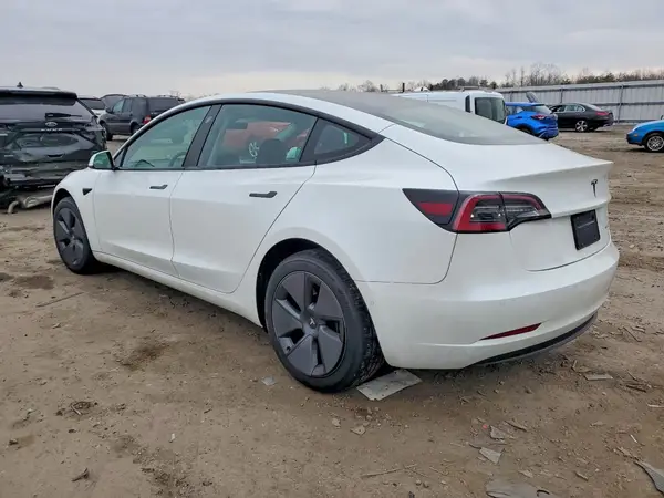 5YJ3E1EB2NF114573 2022 TESLA MODEL 3 - Image 2