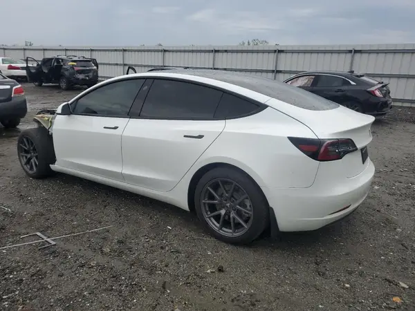 5YJ3E1EB2NF115898 2022 TESLA MODEL 3 - Image 2