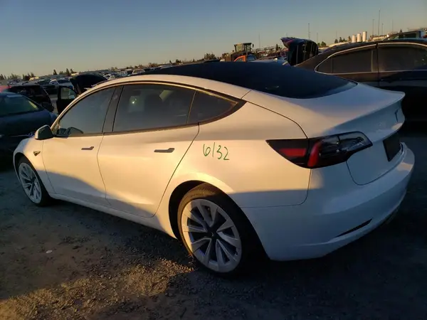 5YJ3E1EB2NF128179 2022 TESLA MODEL 3 - Image 2