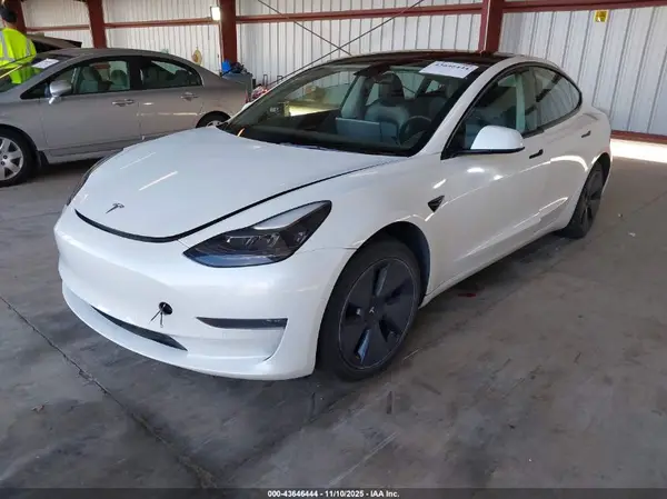 5YJ3E1EB2NF136170 2022 TESLA MODEL 3 - Image 2