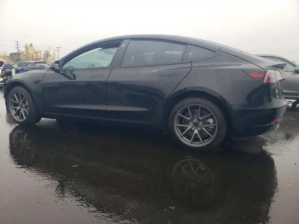 5YJ3E1EB2NF136931 2022 TESLA MODEL 3 - Image 2