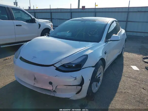 5YJ3E1EB2NF137030 2022 TESLA MODEL 3 - Image 2
