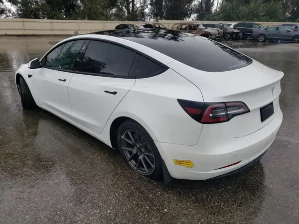 5YJ3E1EB2NF168620 2022 TESLA MODEL 3 - Image 2