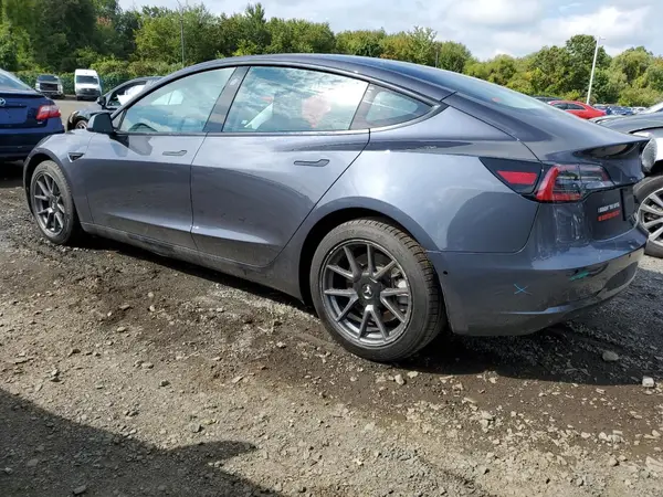 5YJ3E1EB2NF170481 2022 TESLA MODEL 3 - Image 2