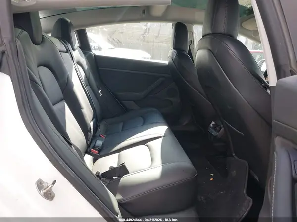 5YJ3E1EB2NF172215 2022 TESLA MODEL 3 - Image 8